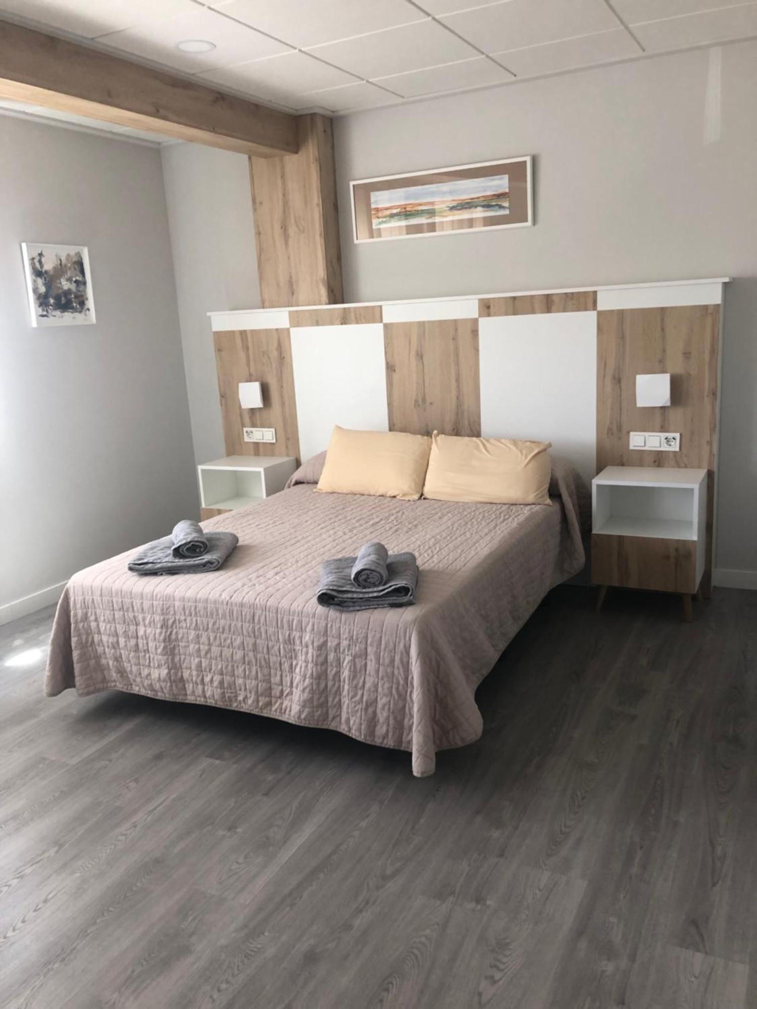Hostal La Morenica Вільєна Екстер'єр фото