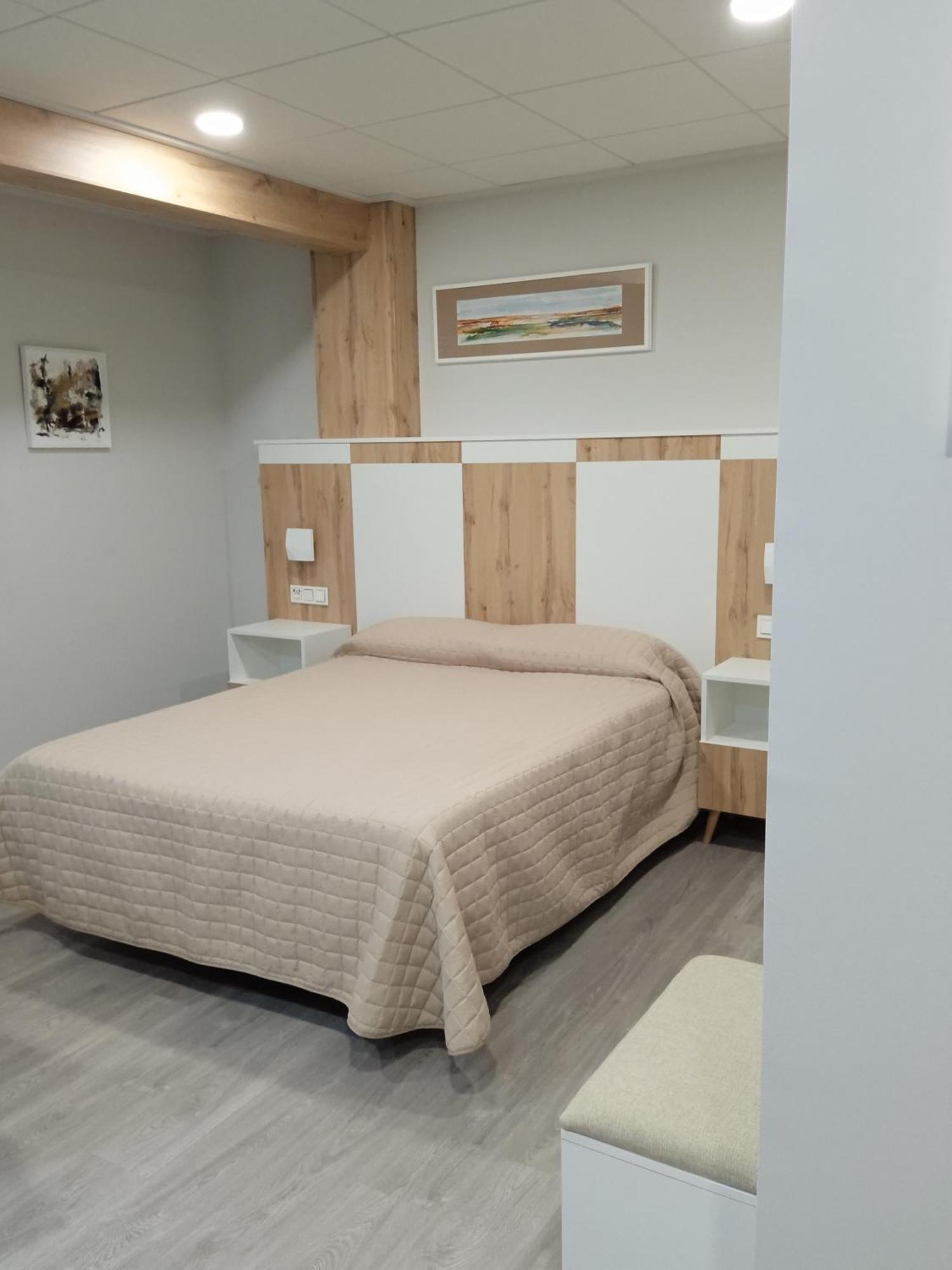 Hostal La Morenica Вільєна Екстер'єр фото