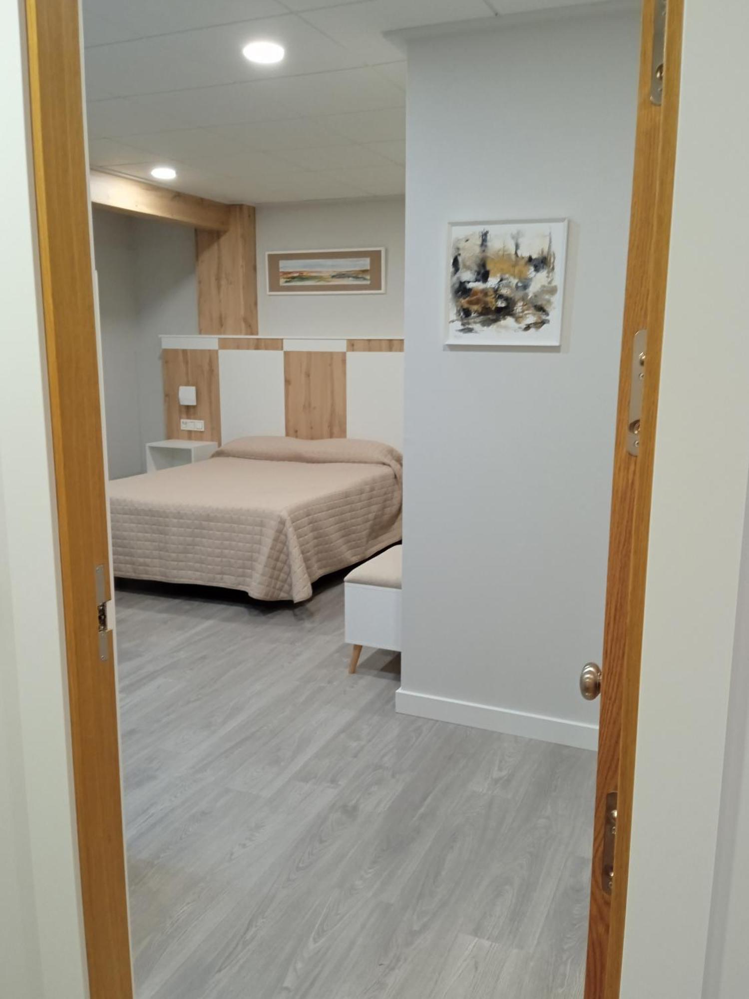 Hostal La Morenica Вільєна Екстер'єр фото