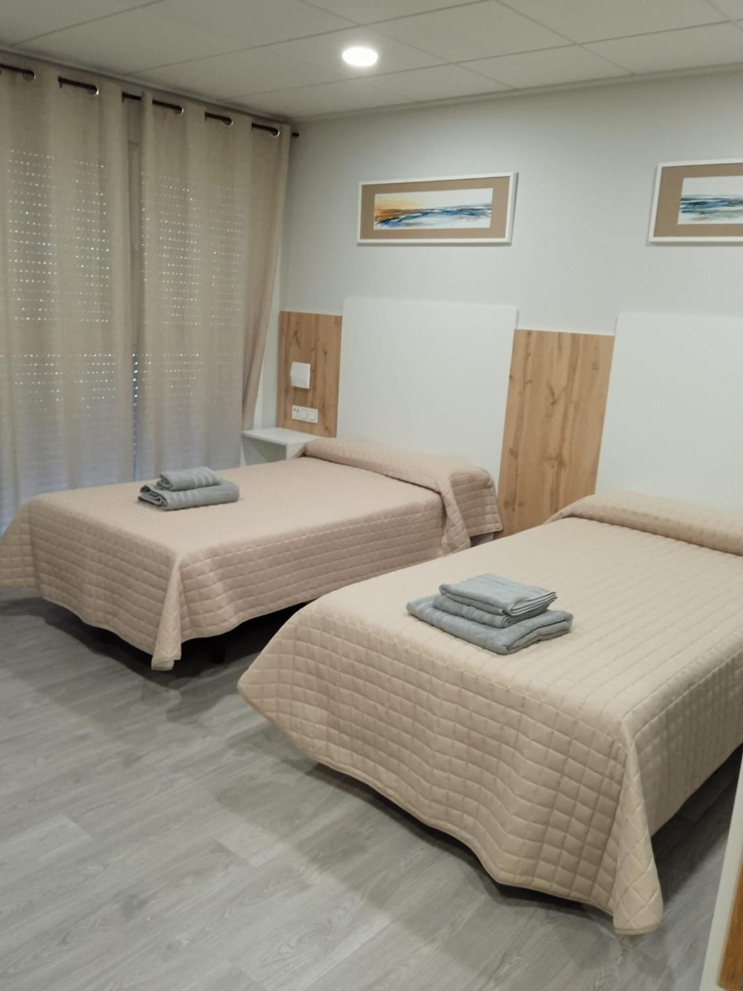 Hostal La Morenica Вільєна Екстер'єр фото